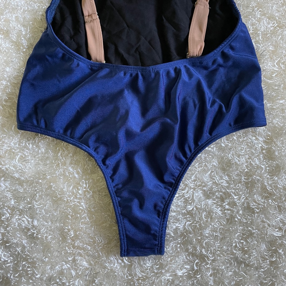 Bikini - Picture 6 of 7